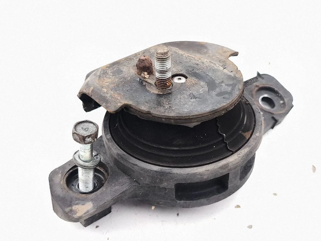 Engine mount bracket 41022FJ010