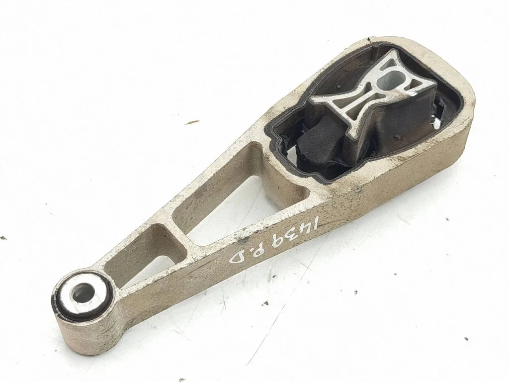 Engine mount bracket K8D26P082AB