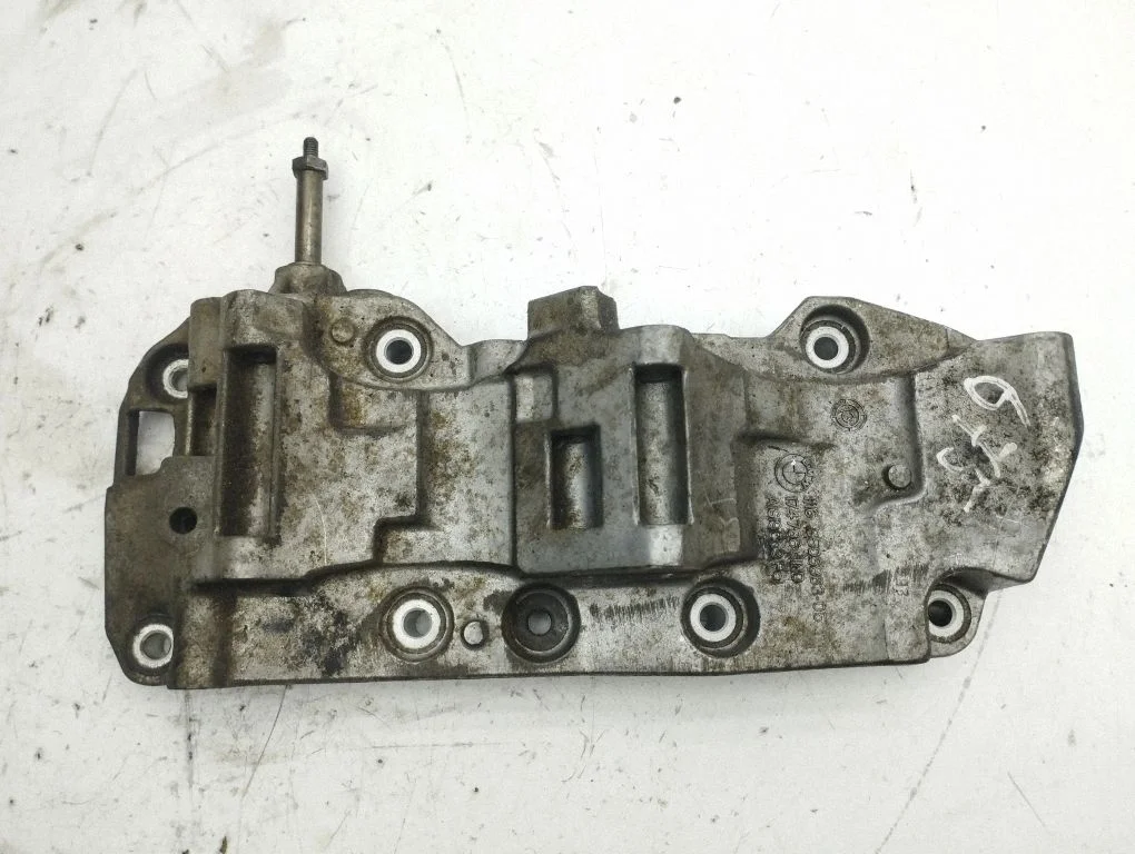 Generator/alternator bracket 8506863