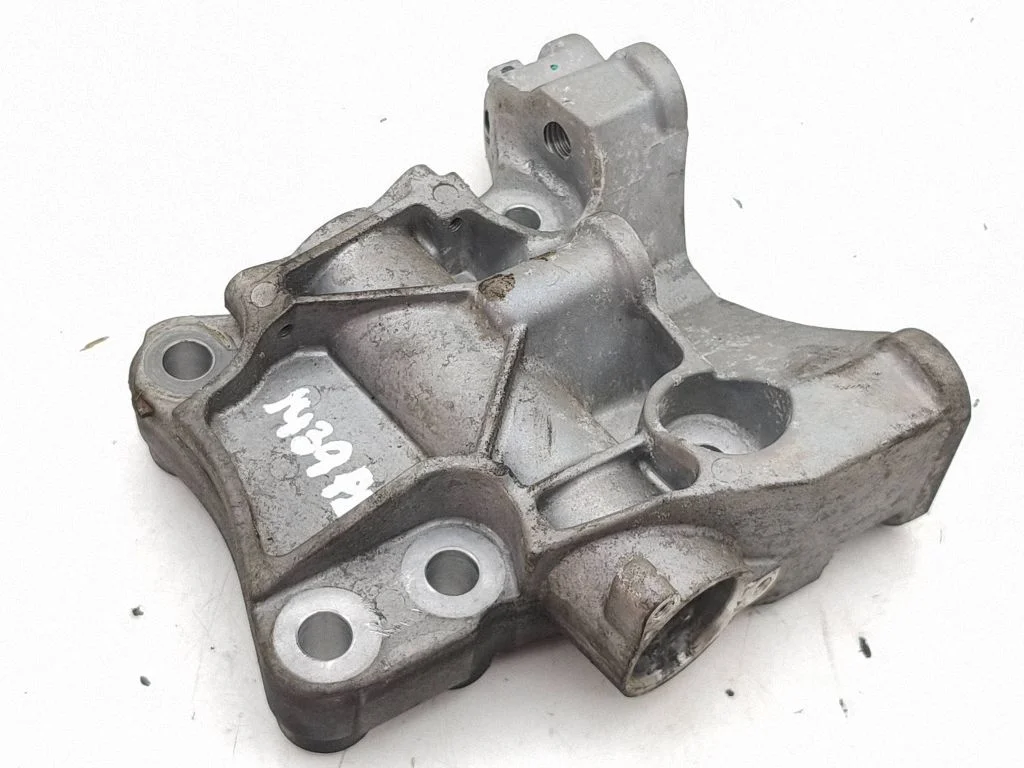 Engine mounting bracket K8D26030AB
