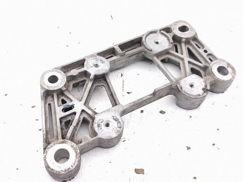 Engine mounting bracket LJ986A999AD