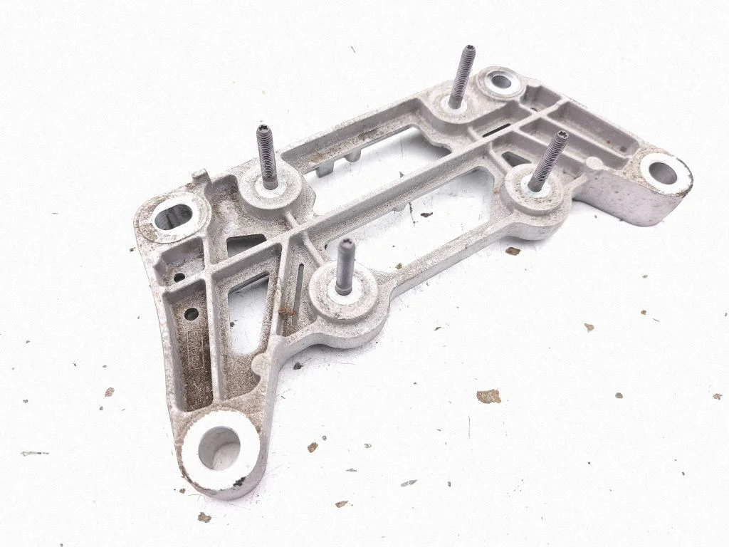 Engine mounting bracket LJ986A998AD