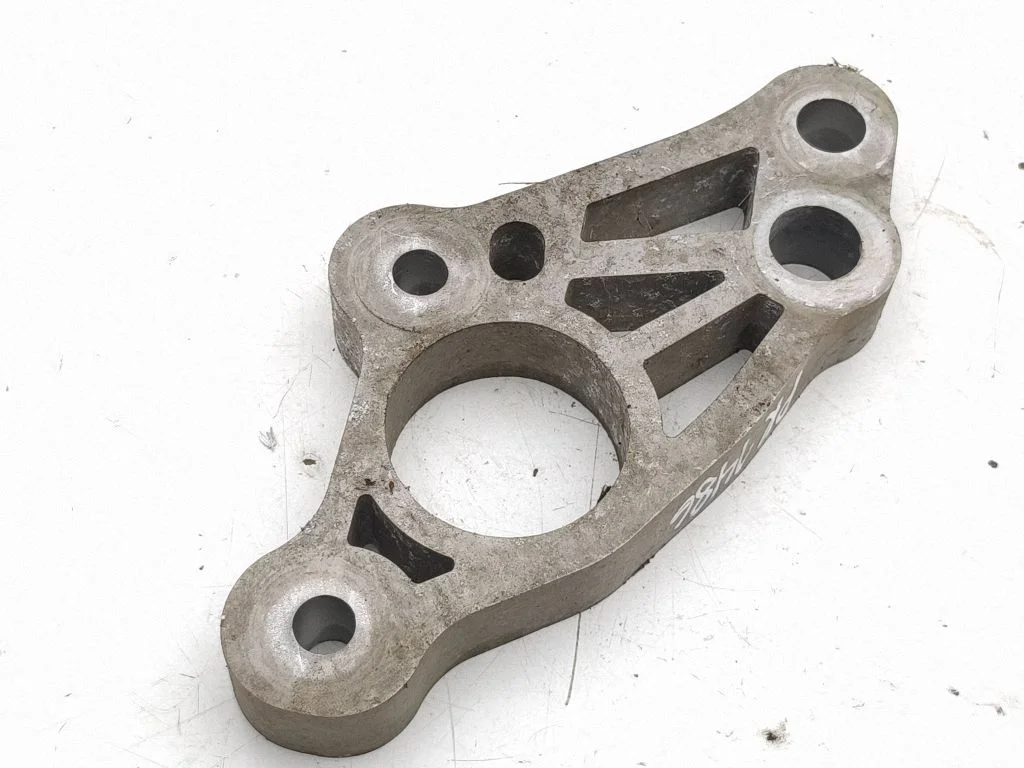 Engine mounting bracket LJ9C5A095AD