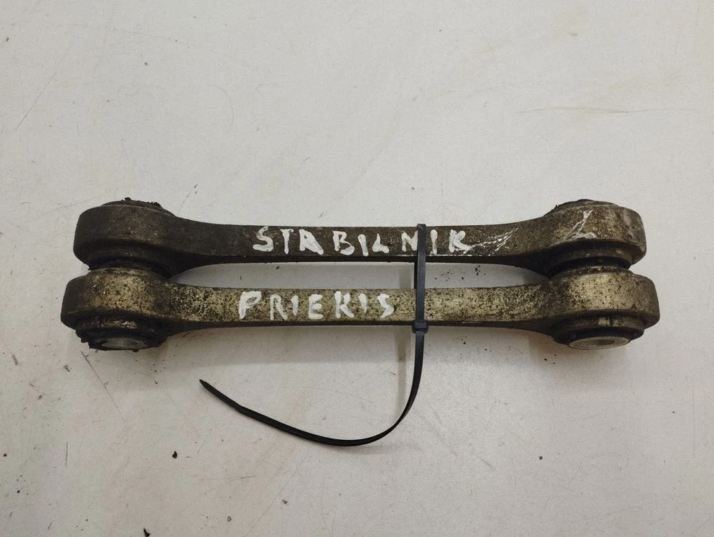 Priekšējā stabilizatora atsaite