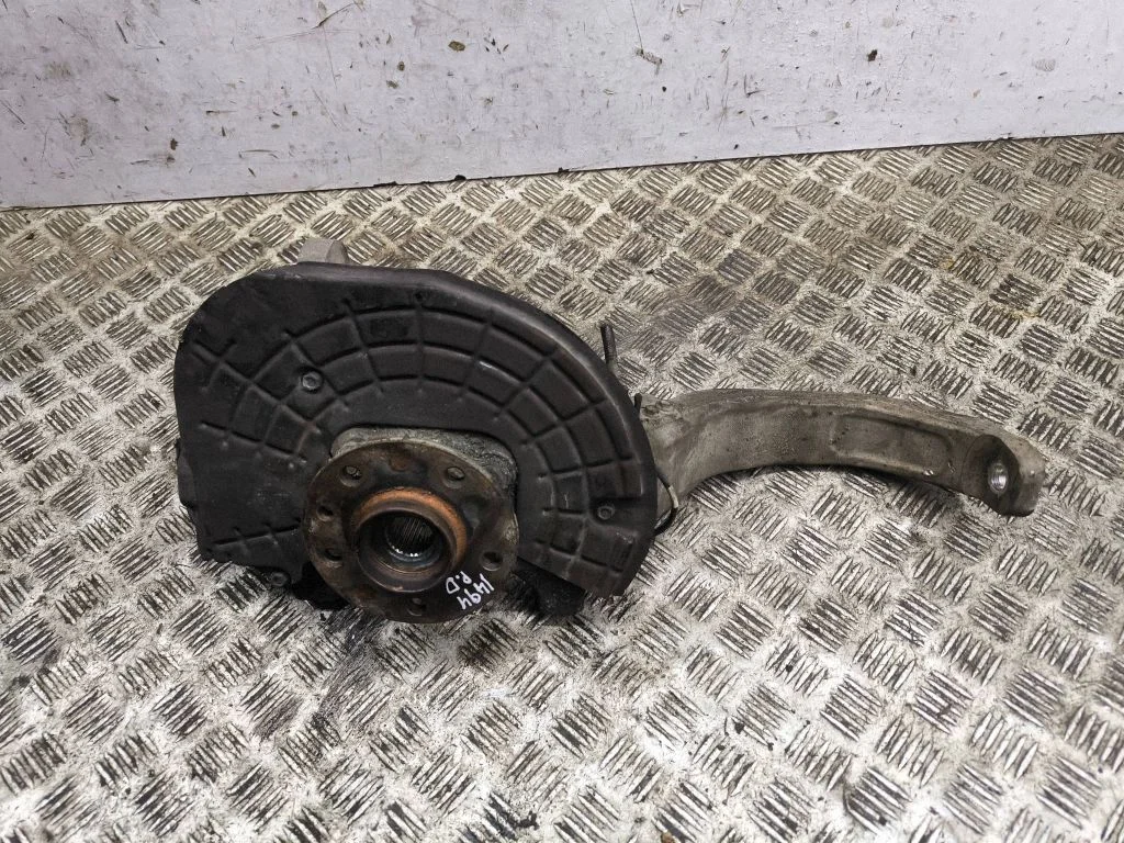 Front wheel hub 670106872
