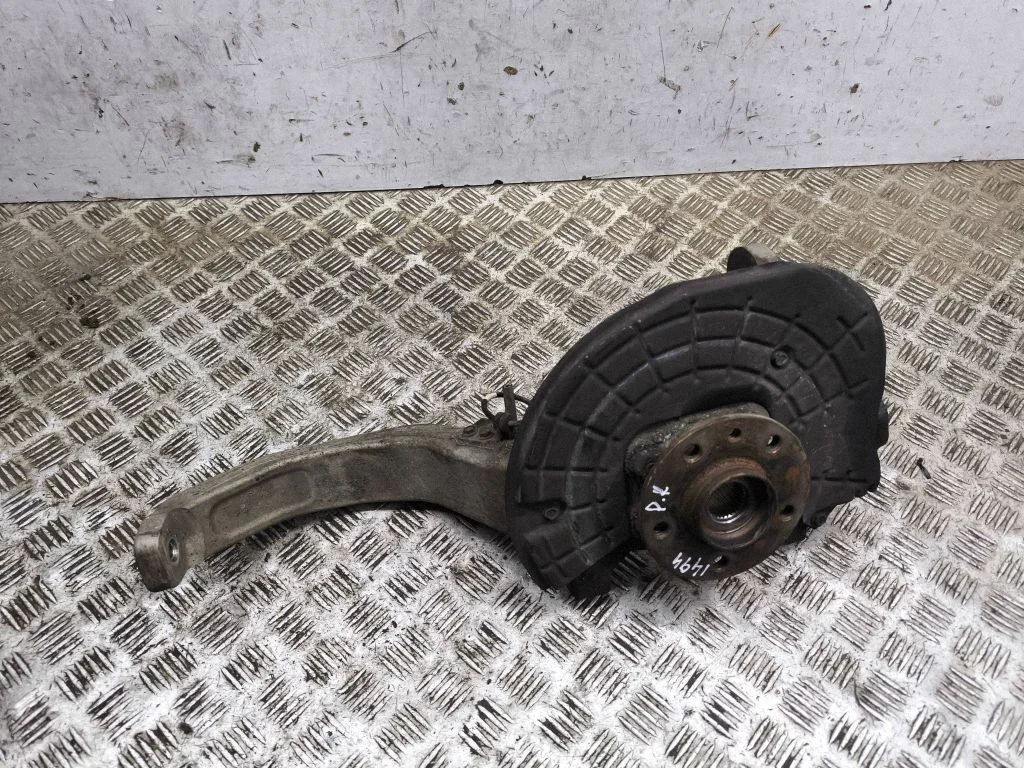 Front wheel hub 06701068730