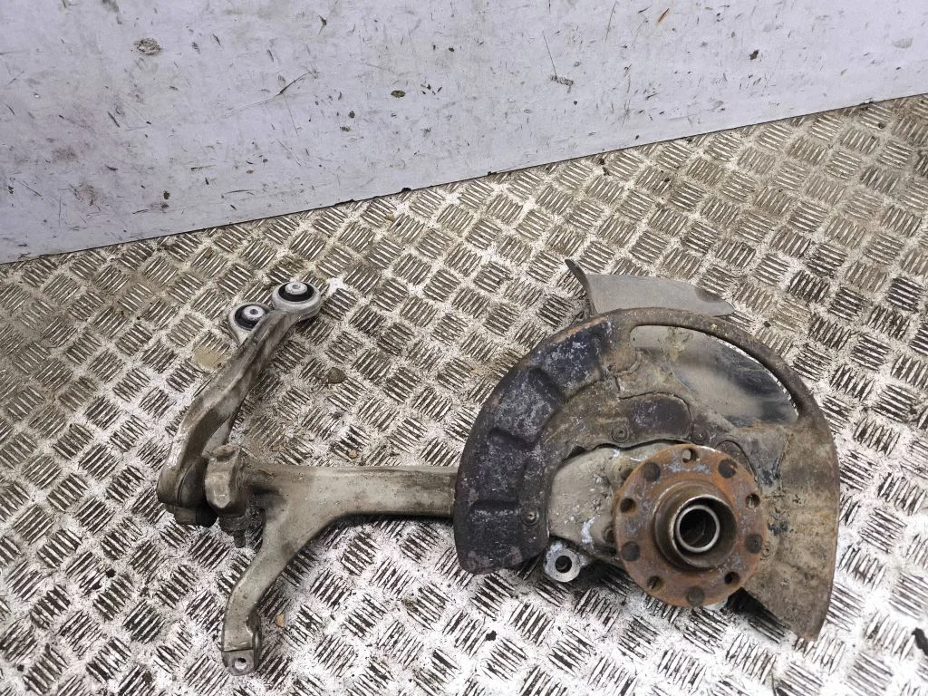 Front wheel hub 4E0256M