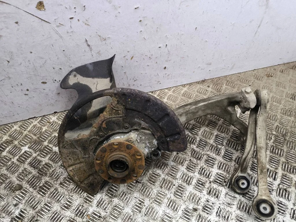 Front wheel hub 4E0257