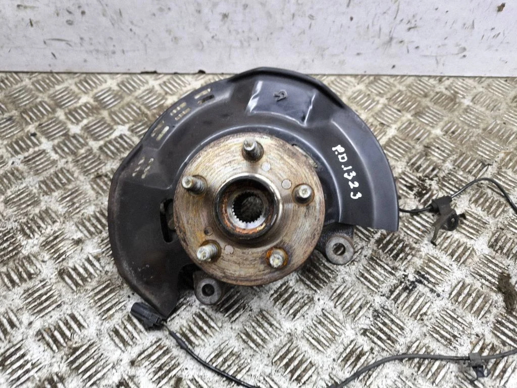 Front wheel hub – right