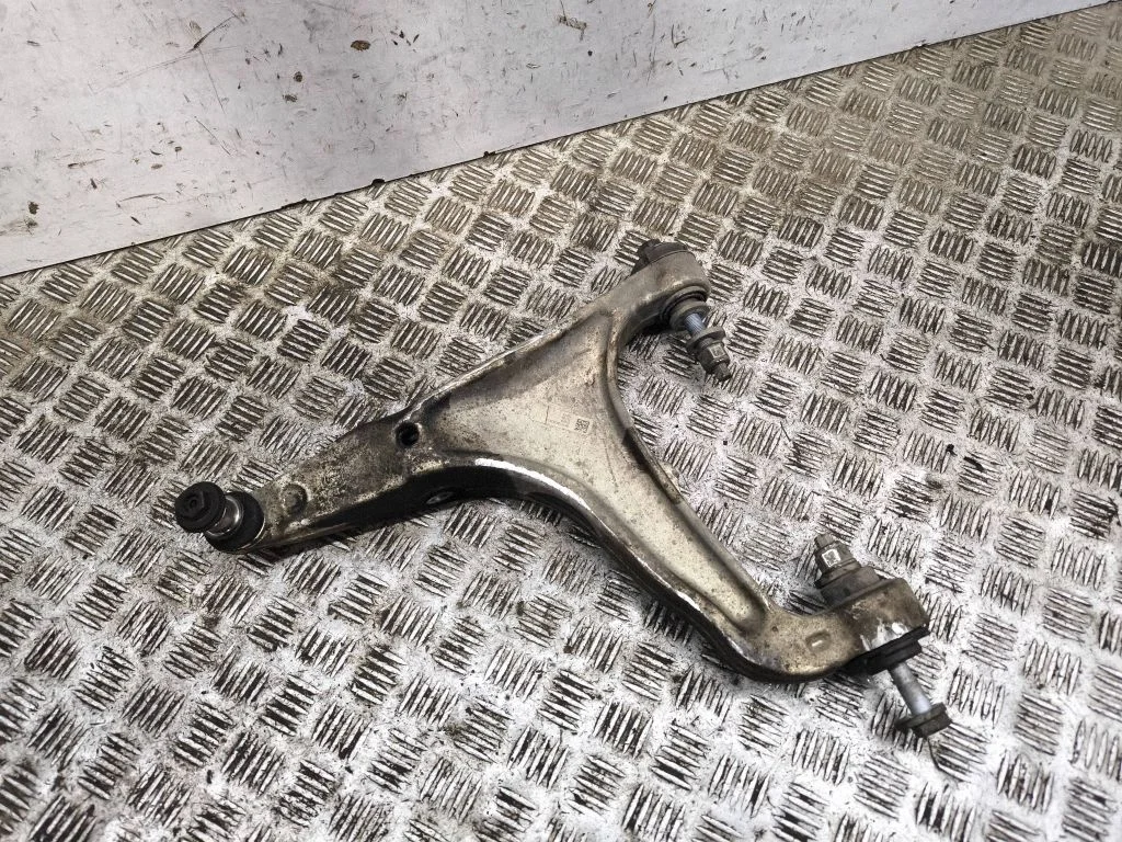 Front lower control arm/wishbone 06701063620