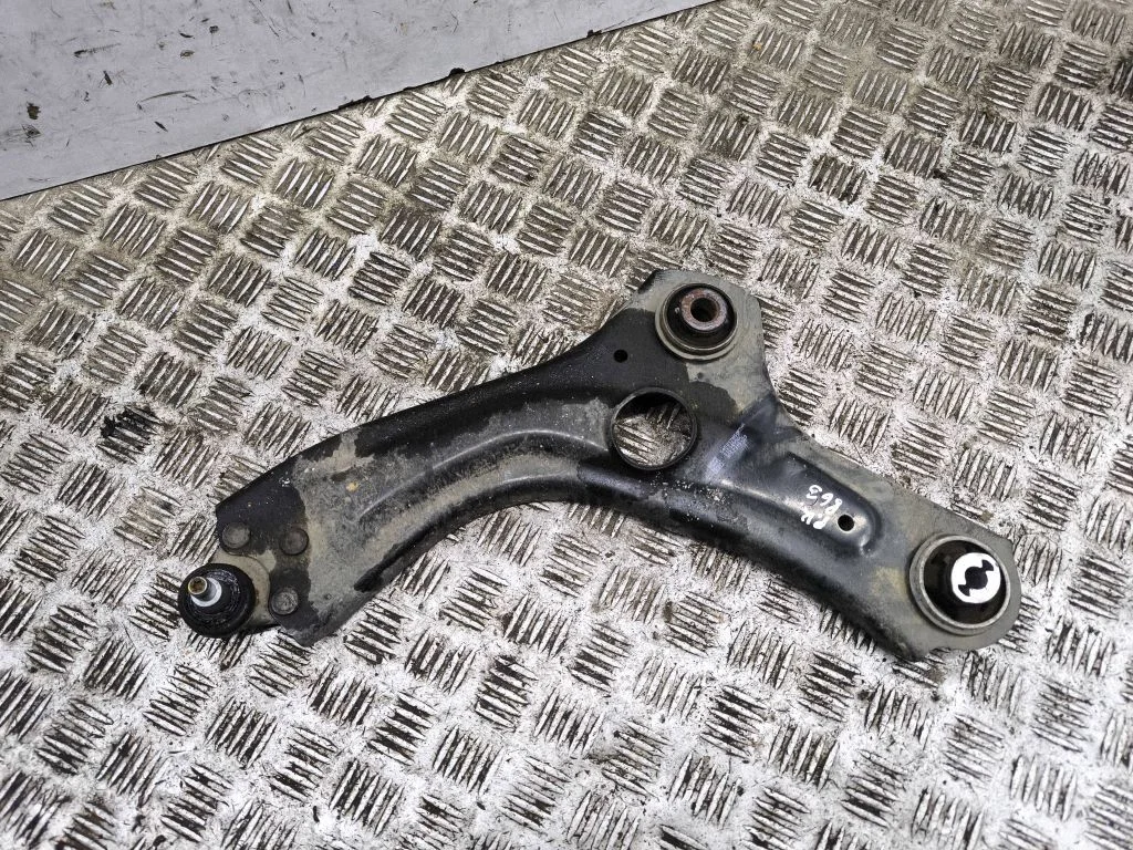 Front lower control arm/wishbone 545017850R
