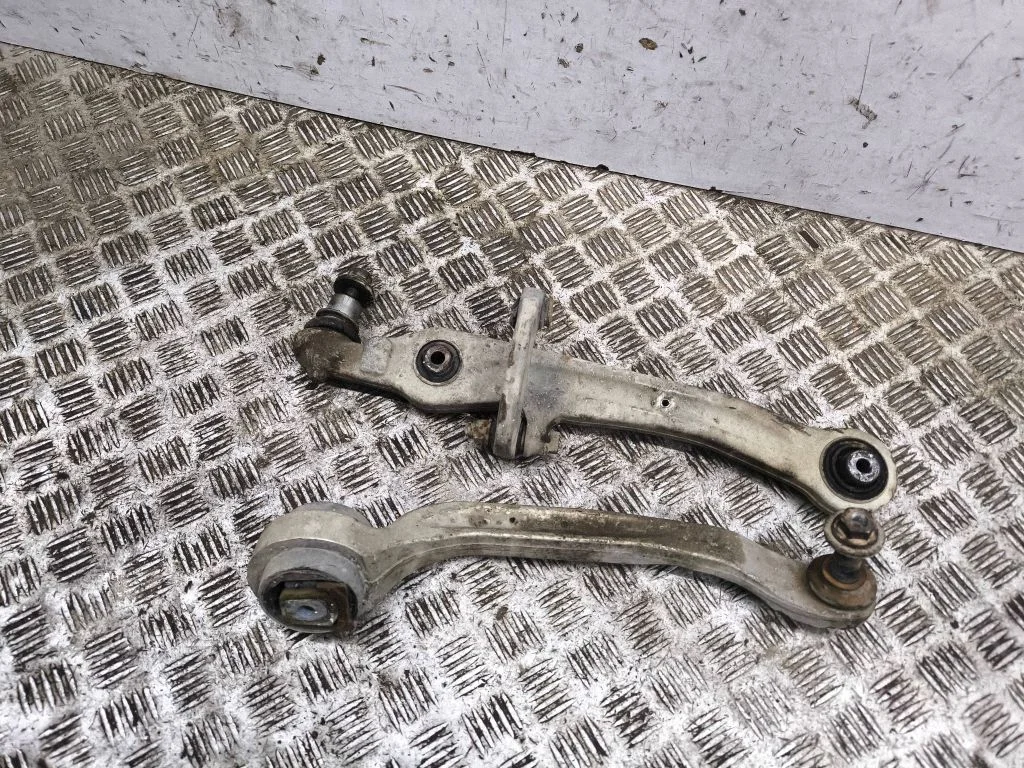 Front lower control arm/wishbone 4E0407696C
