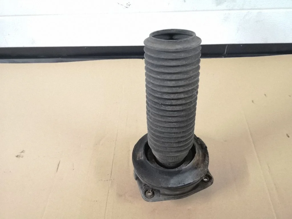 Front coil spring rubber mount – Nissan Qashqai+2 (2008-2010)