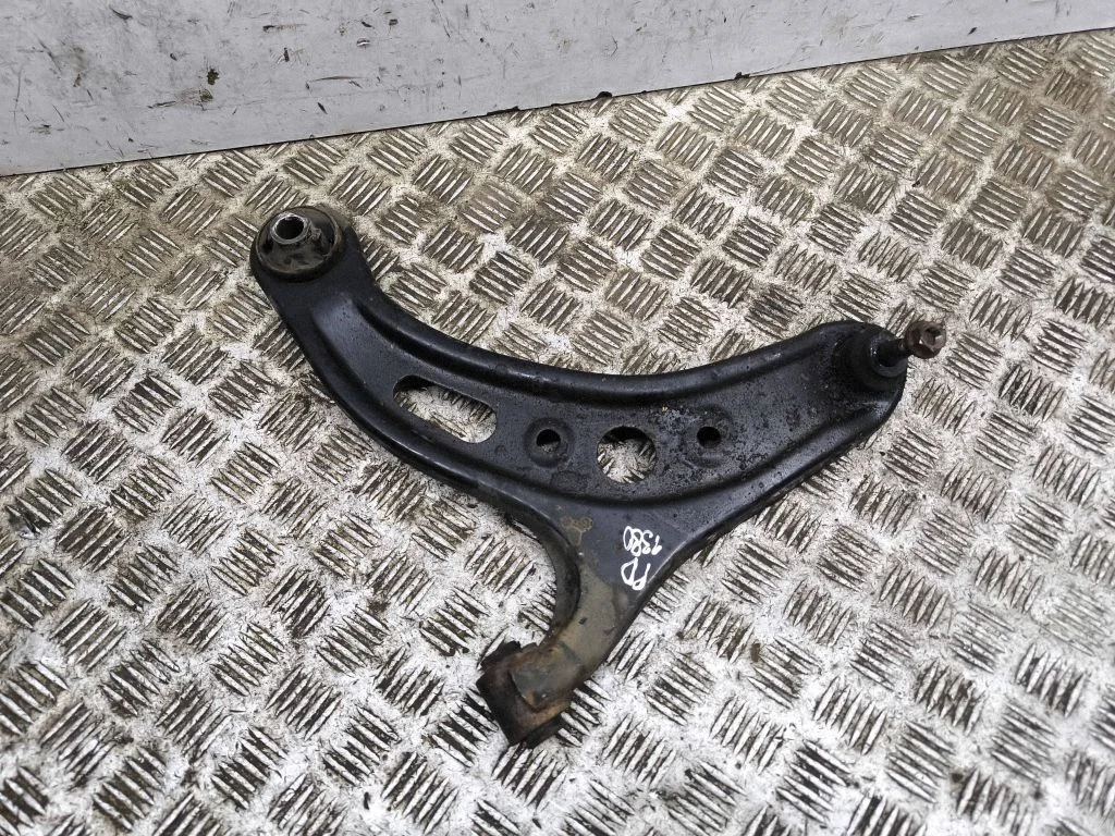 Front lower control arm/wishbone – right