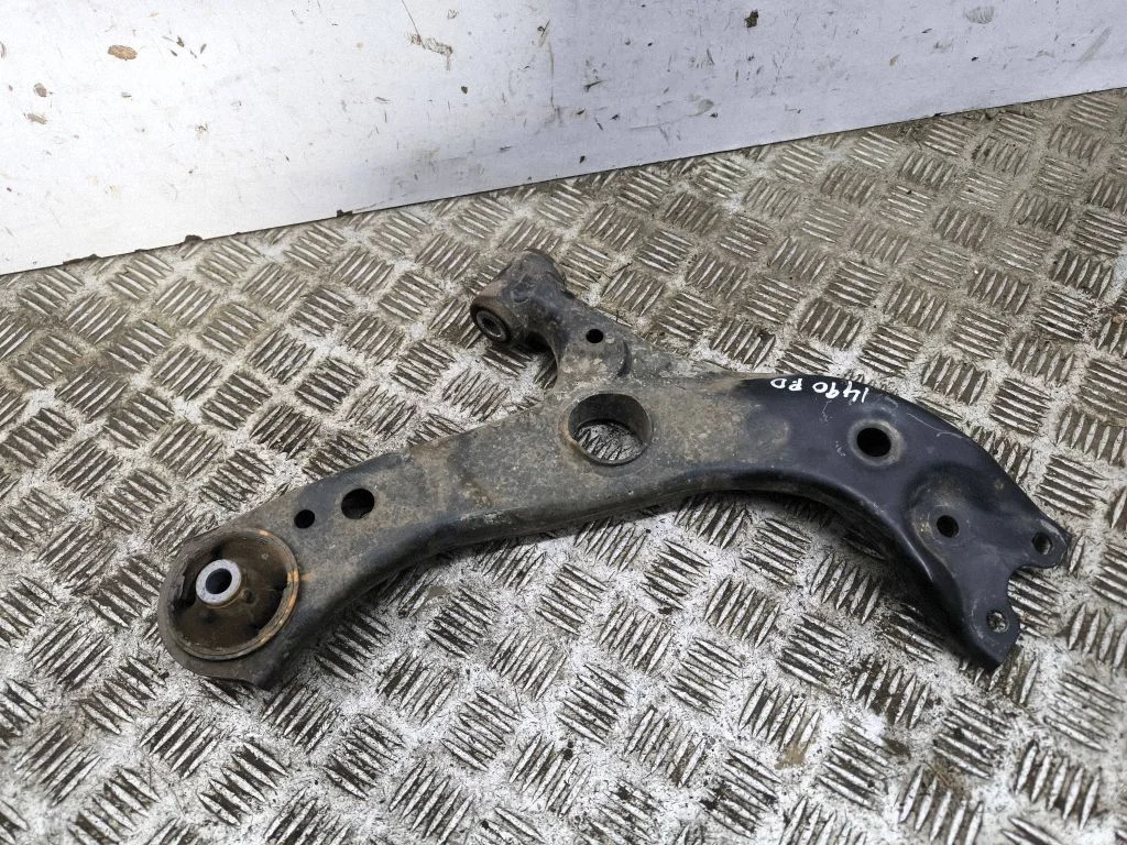 Front lower control arm/wishbone – right