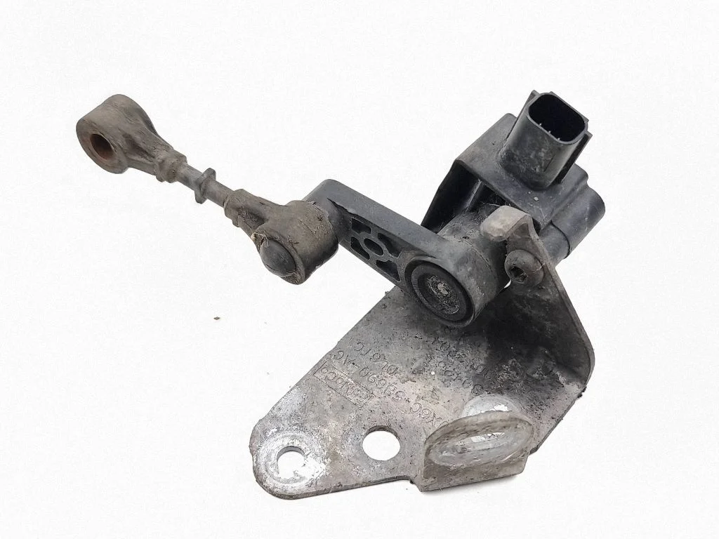 Headlight/headlamp level sensor 3048975