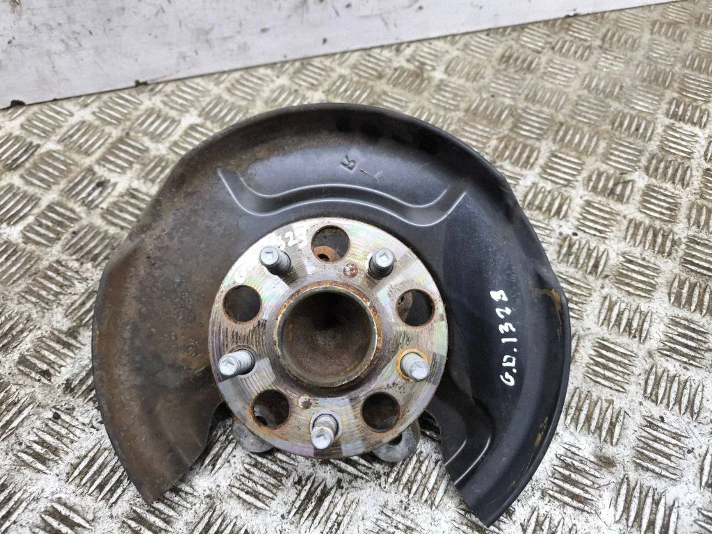 Rear wheel hub 89544F4010