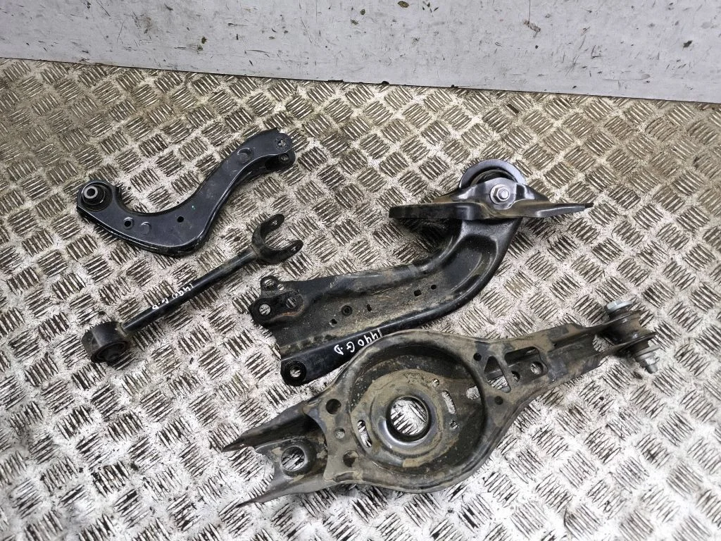 Rear upper control arm/wishbone – right
