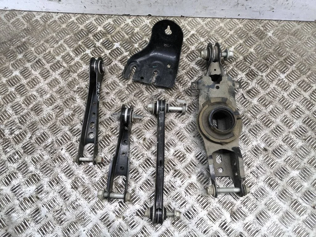 Rear upper control arm/wishbone LJ9C5B530AB