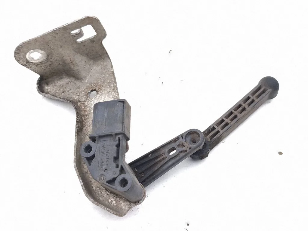 Rear air suspension level height sensor 102797600A