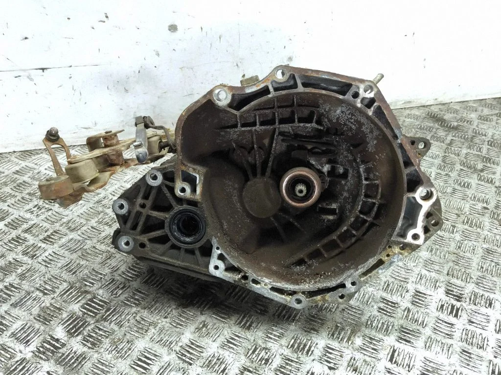 Manual 5 speed gearbox