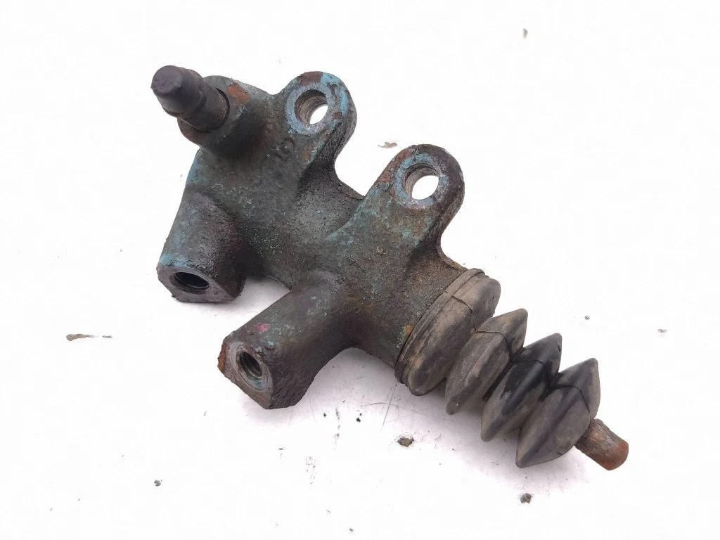 Clutch slave cylinder