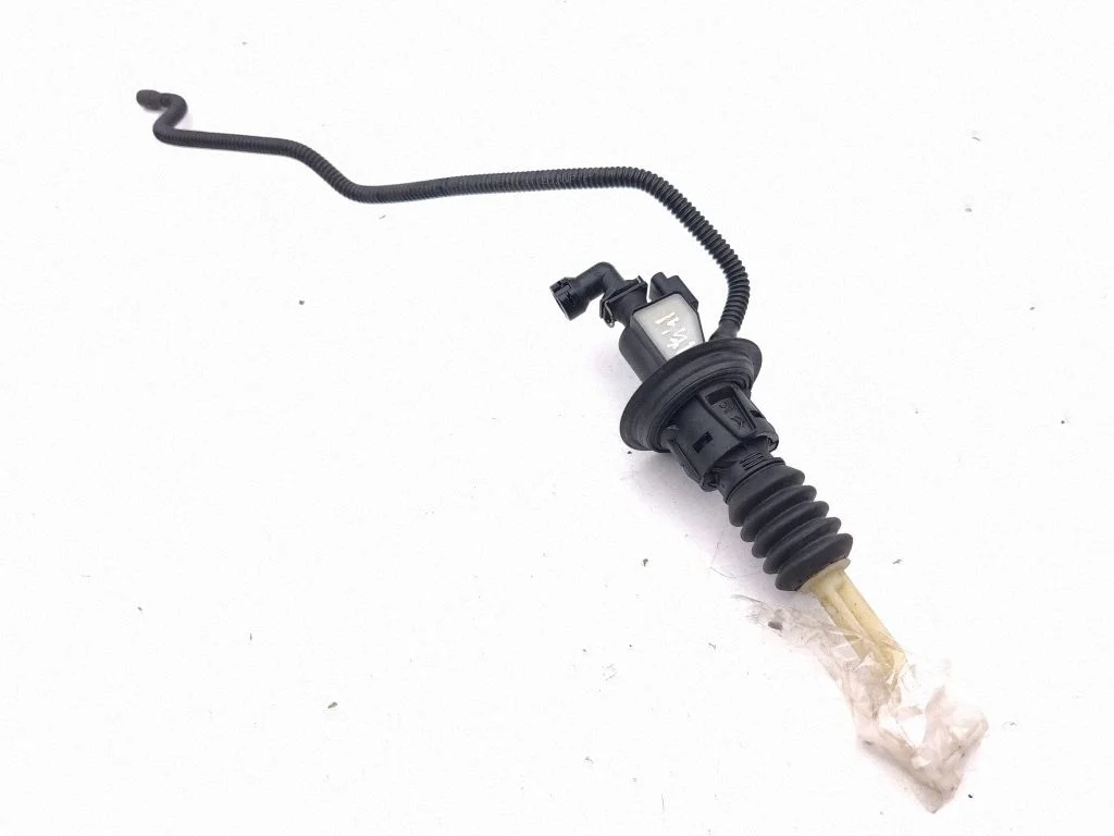 Clutch master cylinder 9809426080