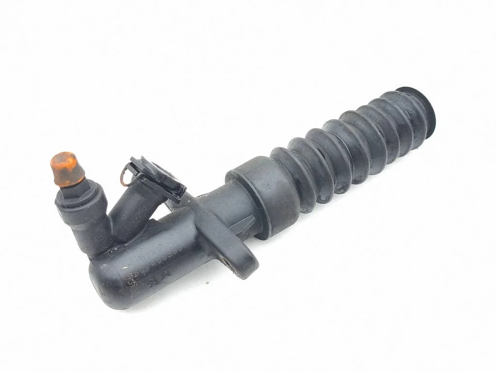 Clutch master cylinder 9809468580