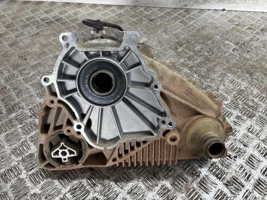 Gearbox transfer box case 7574777