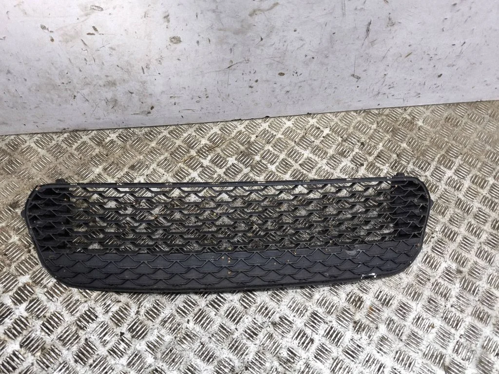 Front bumper lower grill 57731CA120