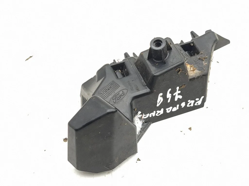Front bumper mounting bracket JX7B17D958A1