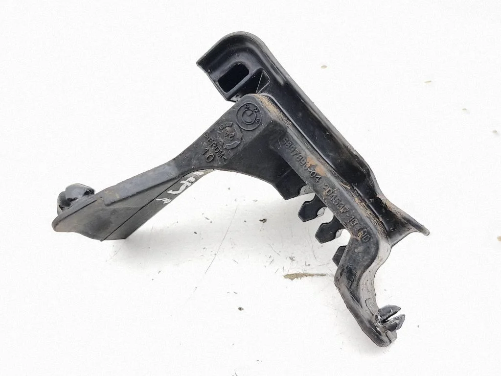 Front bumper mounting bracket 6897890