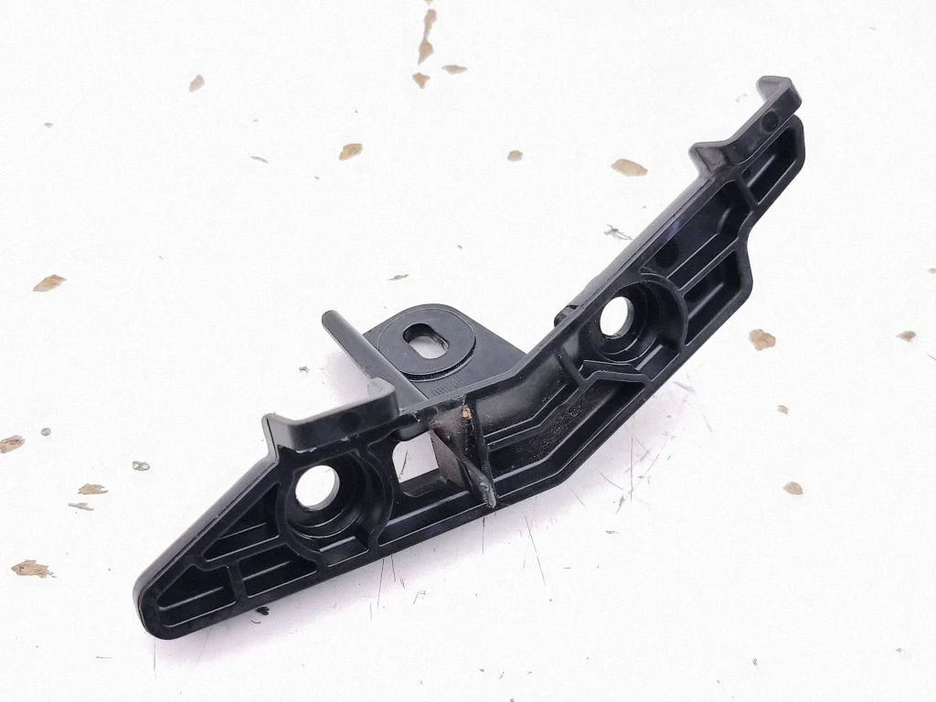 Front bumper mounting bracket 5A32AD3