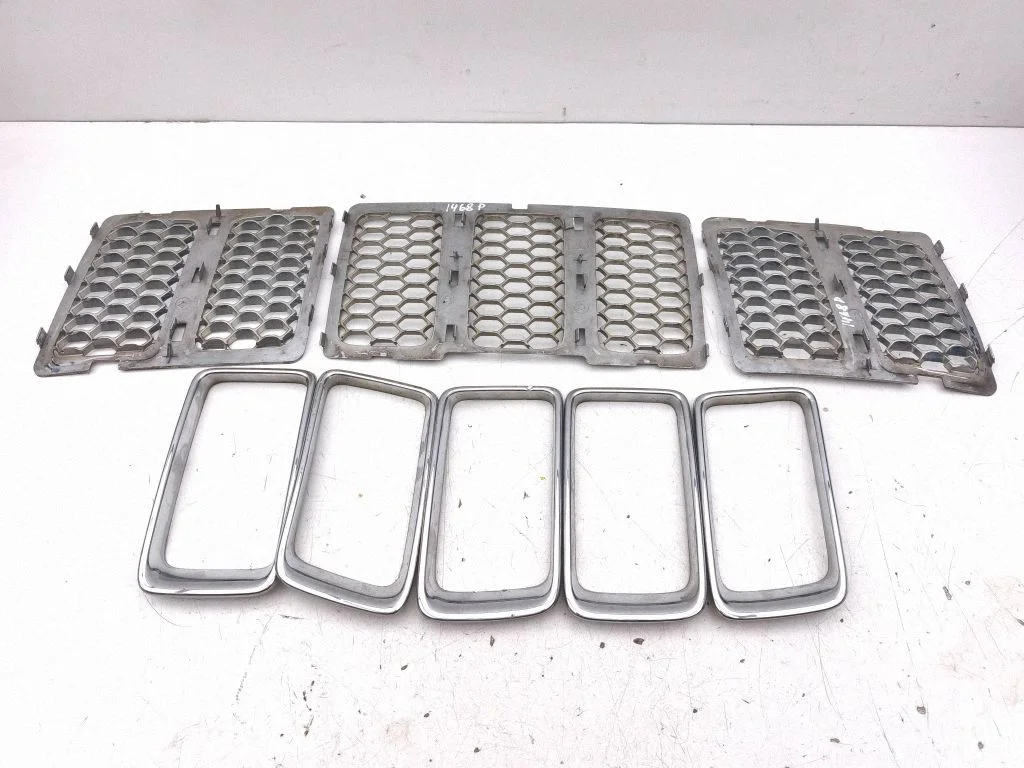 Atrapa górna (grill) 68145206AB