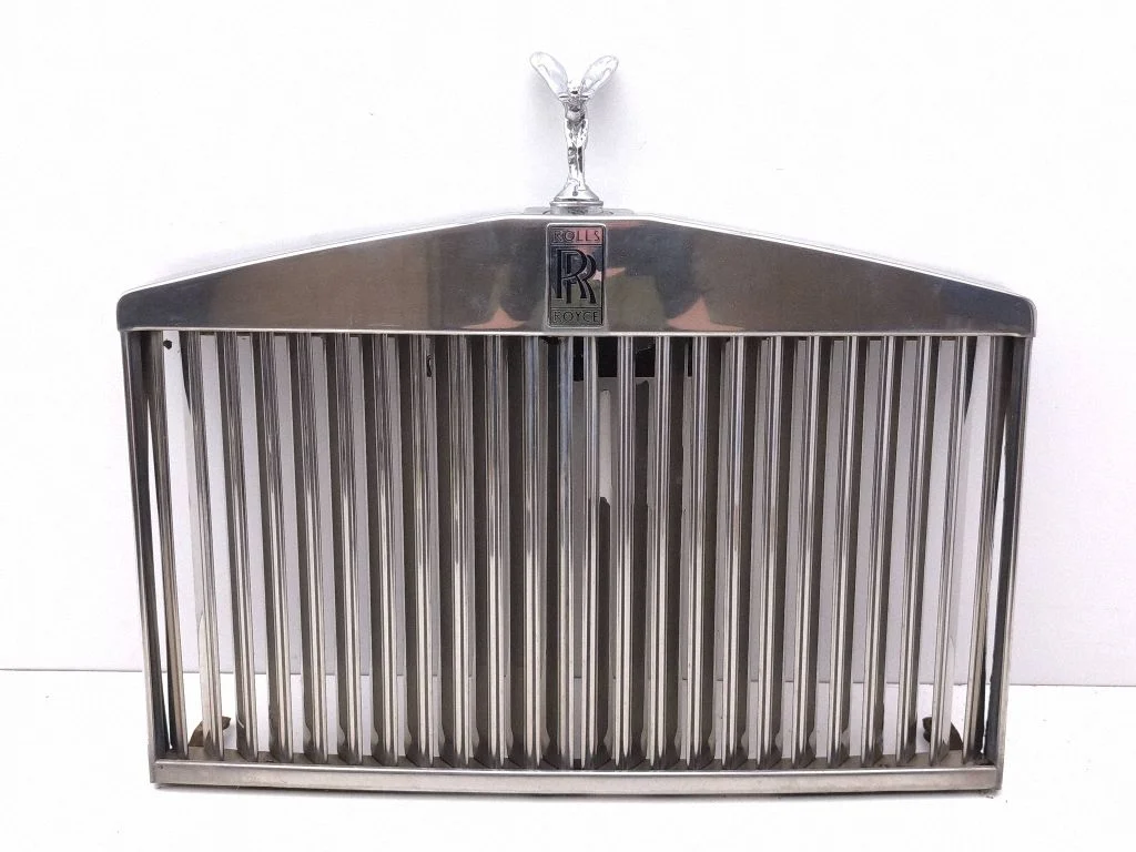 Esistange ülemine radiaatorivõre – Rolls-Royce Silver Spur (1980-1998)
