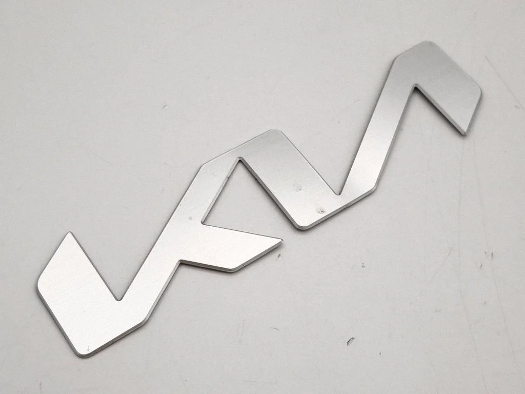 Tootja embleem (logo) – vasak