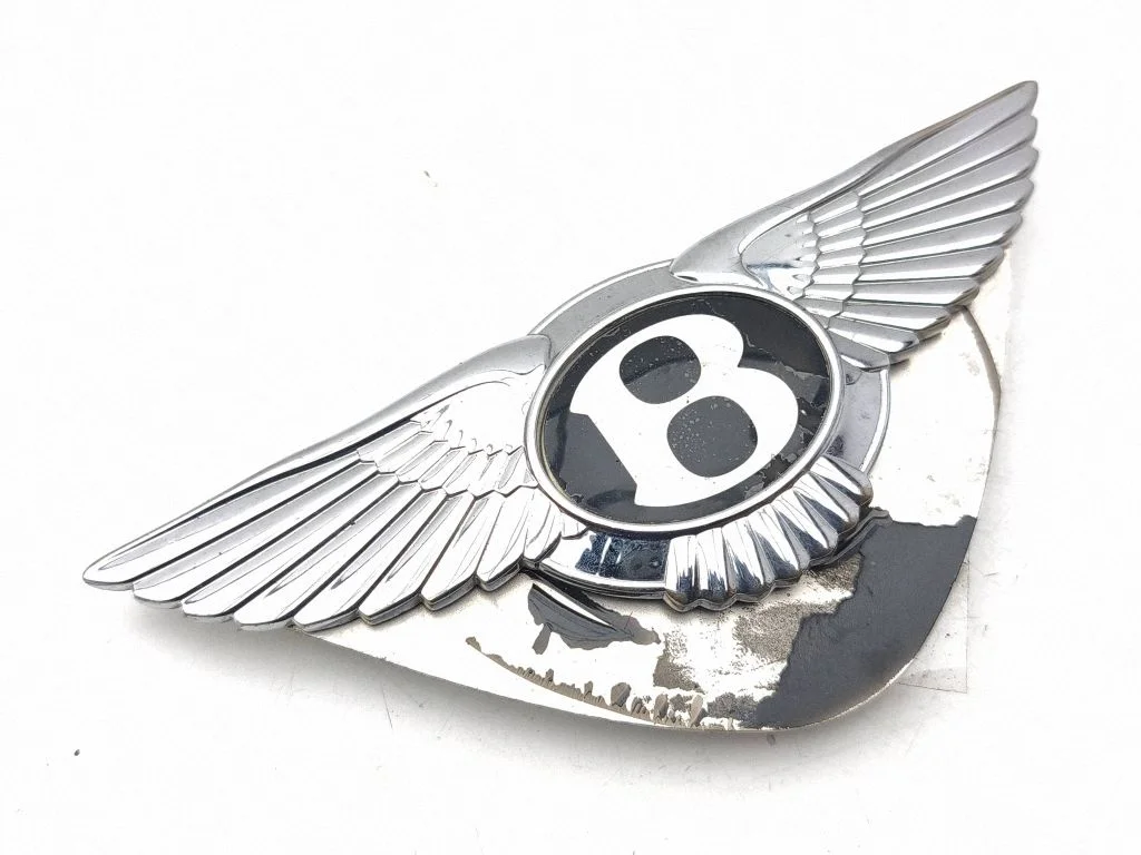 Manufacturer badge logo/emblem