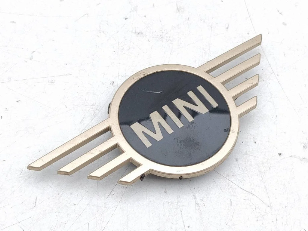Manufacturer badge logo/emblem