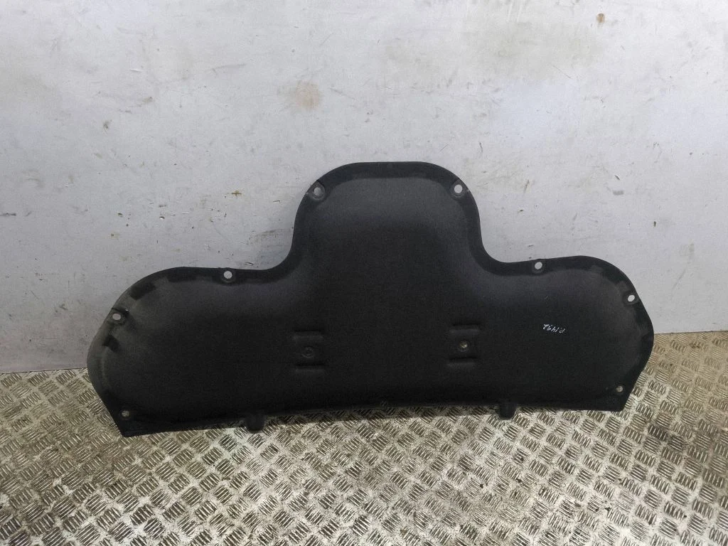 Engine bonnet/hood sound/heat insulation