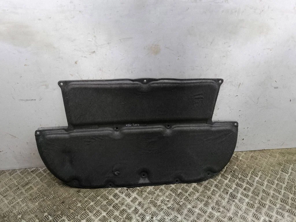 Engine bonnet/hood sound/heat insulation