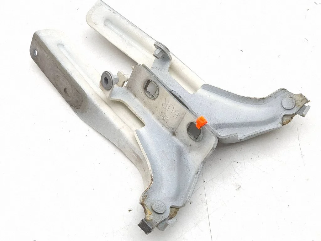 Mootorikapoti hinged