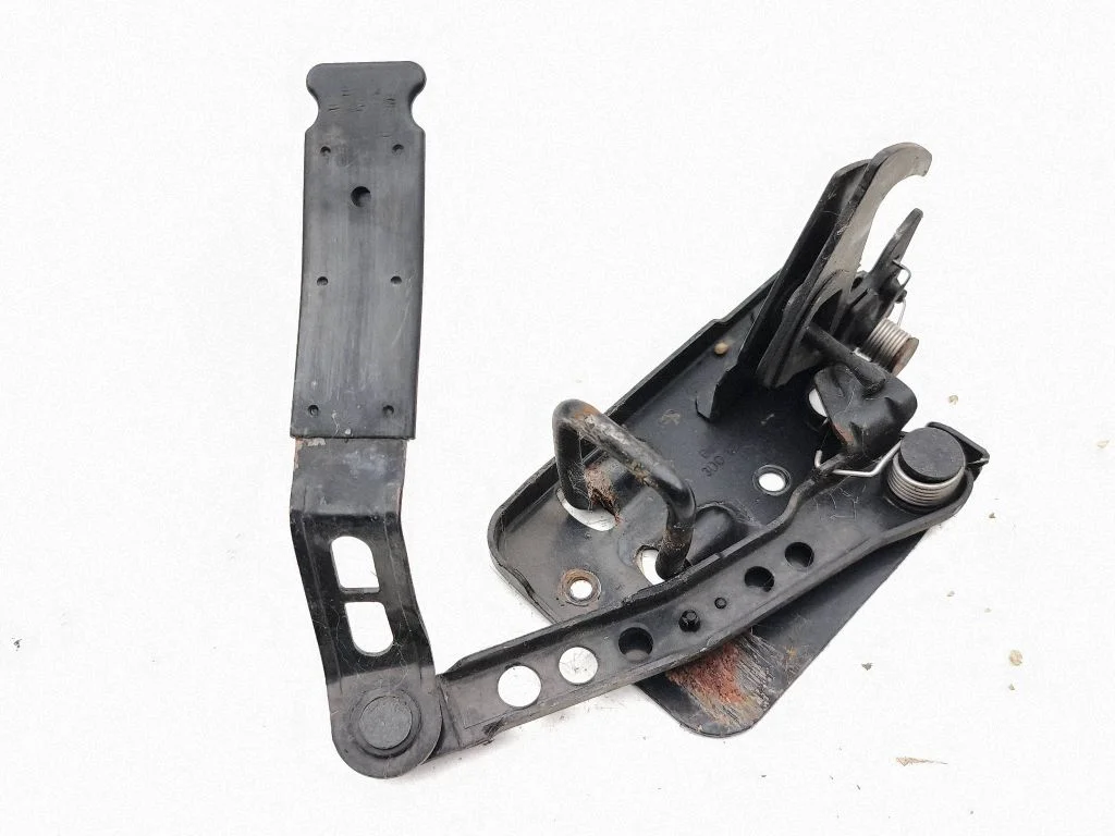 Engine bonnet/hood lock/catch 3D0823480E