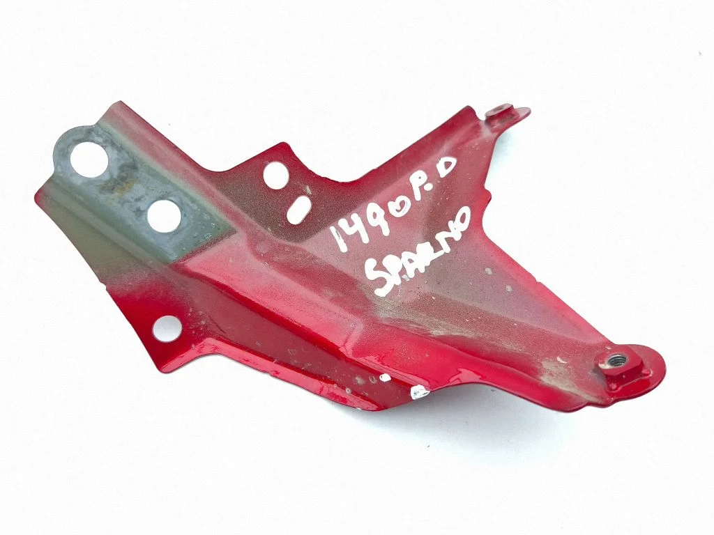 Fender mounting bracket – front right