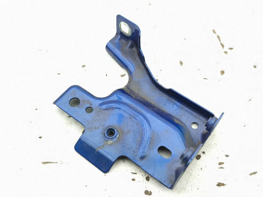 Fender mounting bracket 9883401