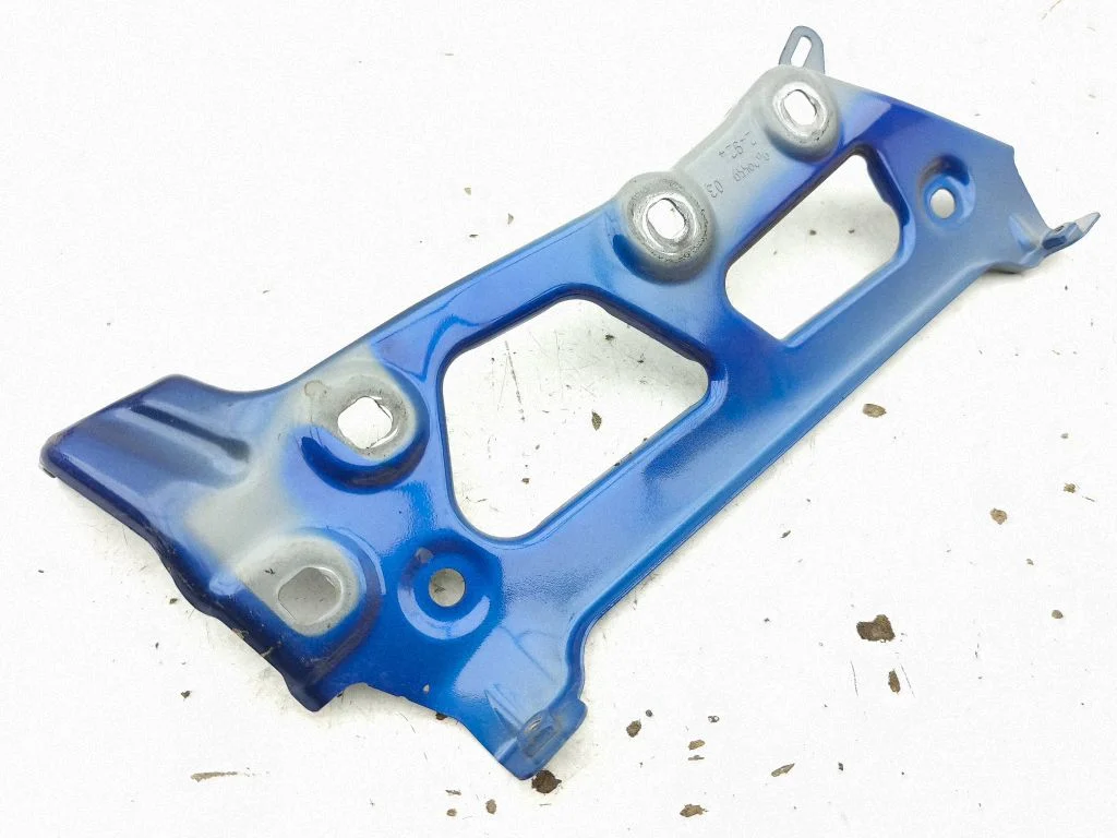 Fender mounting bracket 9629559