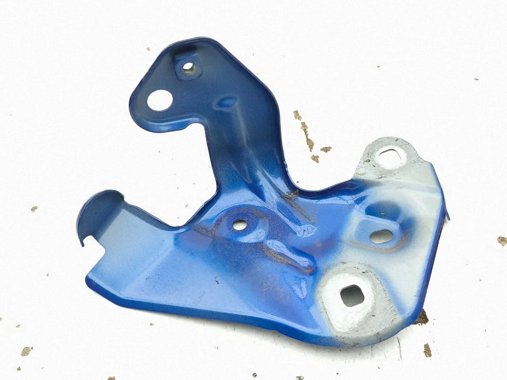 Fender mounting bracket 9629558