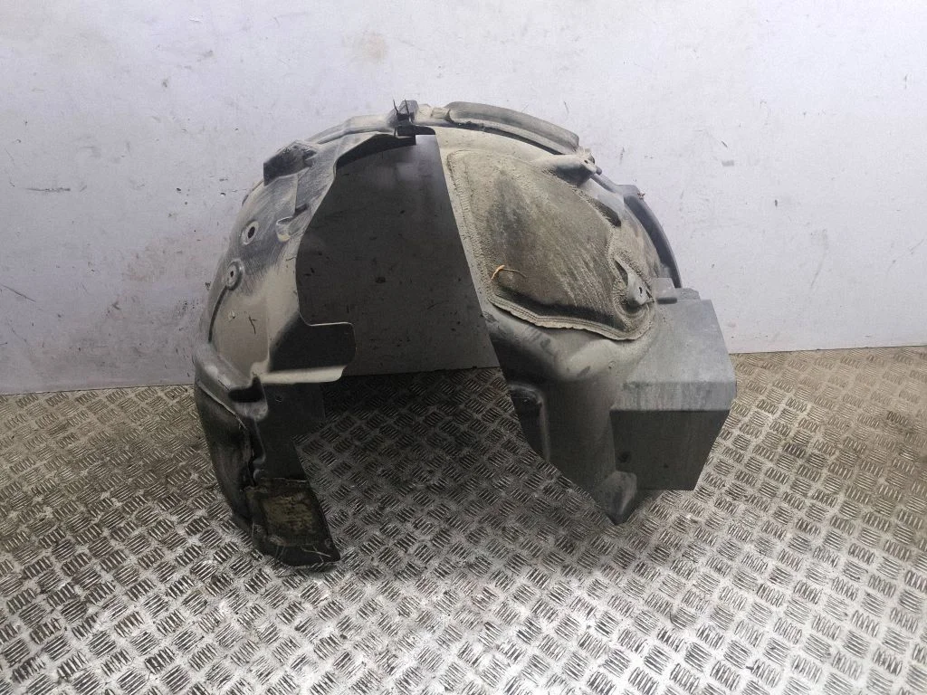Front wheel arch liner splash guards 670102312X