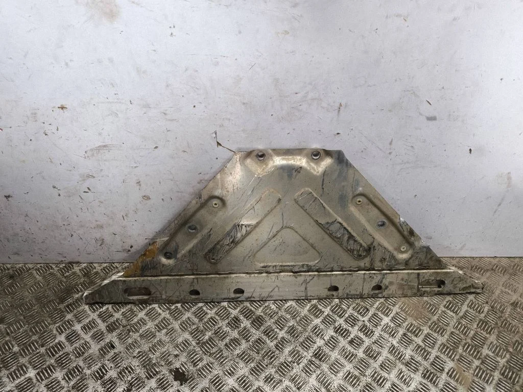 Engine splash shield/under tray 6835400