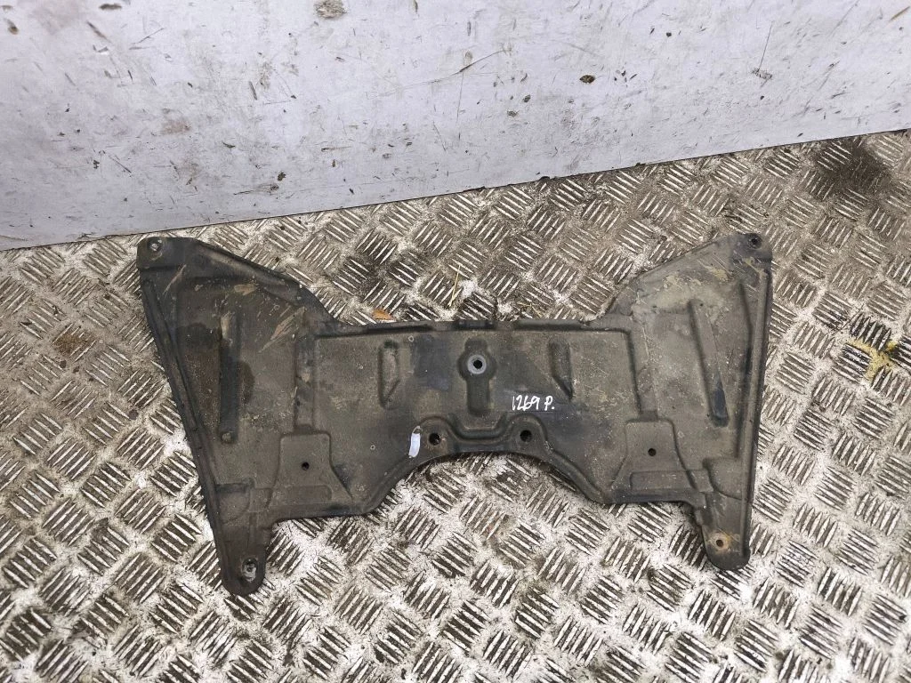 Center/middle under tray cover
