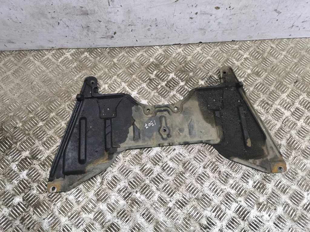 Center/middle under tray cover
